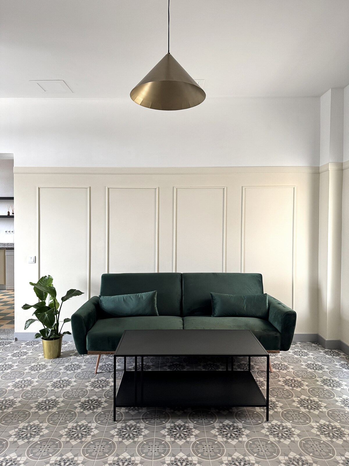 Common lounge with emerald green sofa